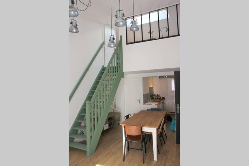 Superbe Duplex De 70M2 Avec 2 Chambres En Hyper Centre Au Calme Sur Cour Classe 3 Etoiles Avec Parking En Option La Rochelle  Exterior photo