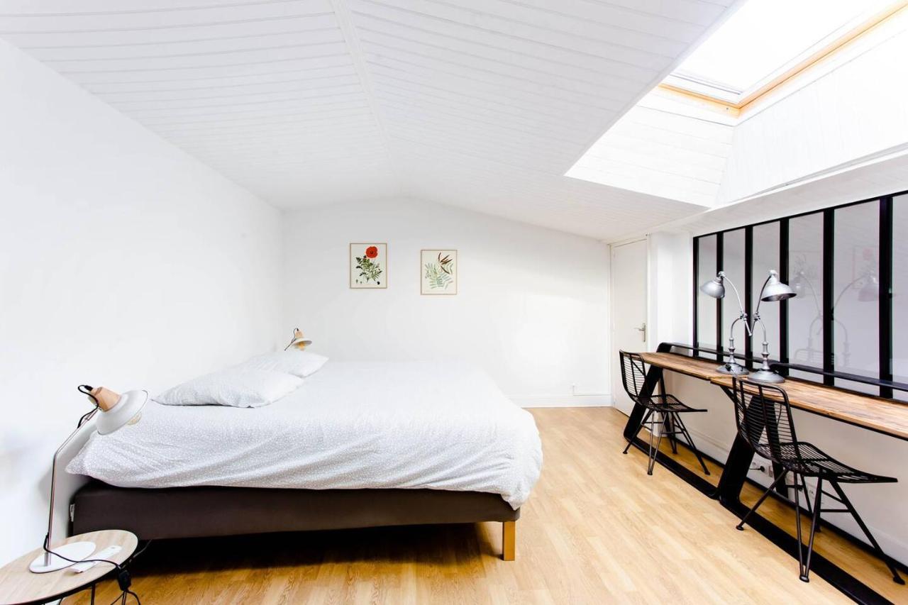 Superbe Duplex De 70M2 Avec 2 Chambres En Hyper Centre Au Calme Sur Cour Classe 3 Etoiles Avec Parking En Option La Rochelle  Exterior photo
